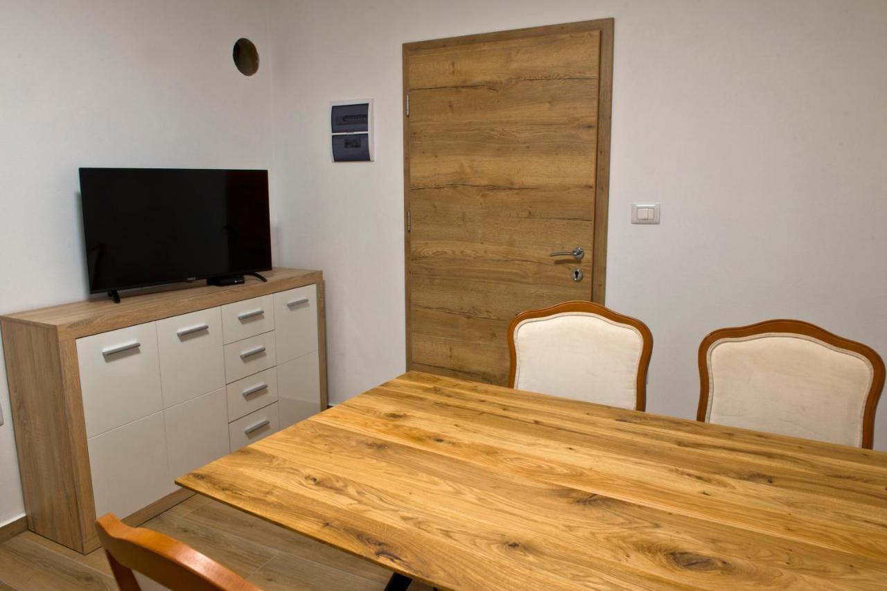 Apartmaji Tanto Malovse Crnice Extérieur photo