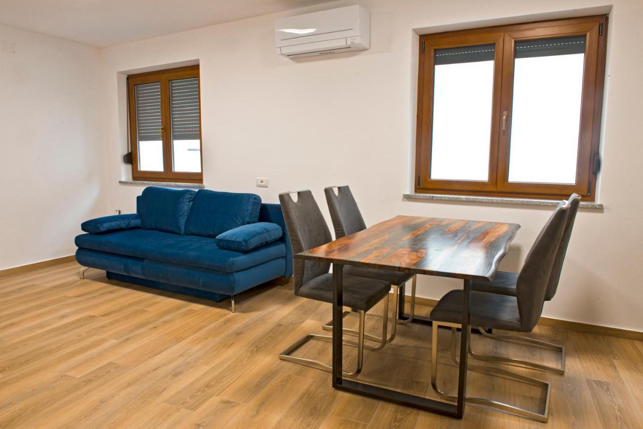 Apartmaji Tanto Malovse Crnice Extérieur photo