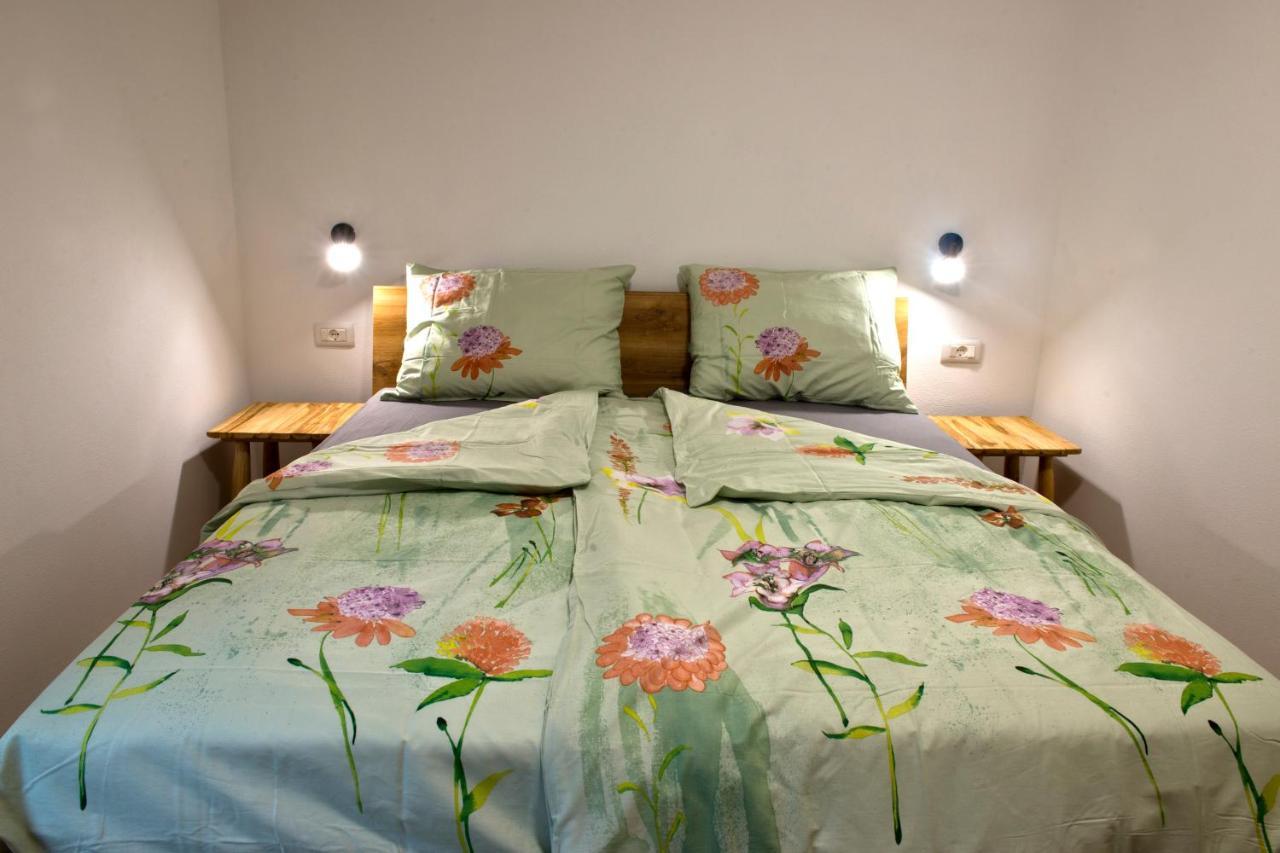 Apartmaji Tanto Malovse Crnice Extérieur photo