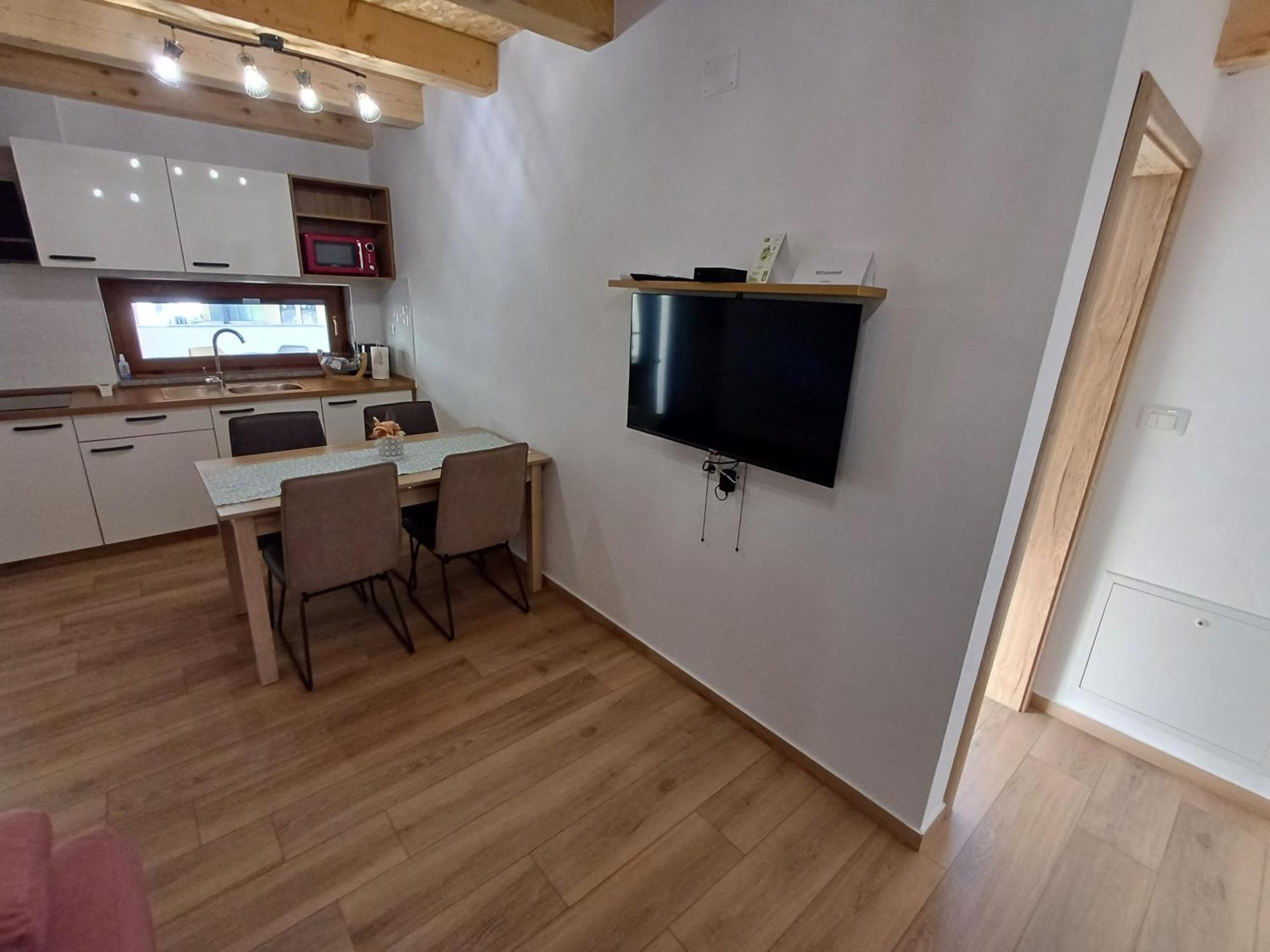 Apartmaji Tanto Malovse Crnice Extérieur photo